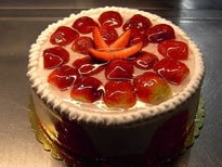 Premium Gurme Seri 6-9 Kişilik Çilekli Yaş Siirt pasta